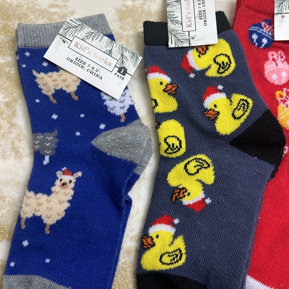 Lot of 4 kids Christmas socks - Picture 2 of 3